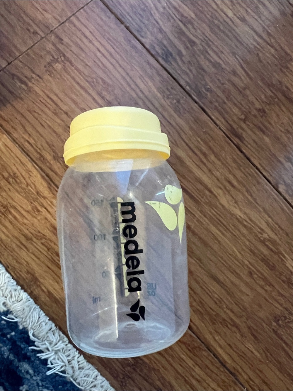 Medela Clear Feeding Bottle with Yellow Lid and Graphics